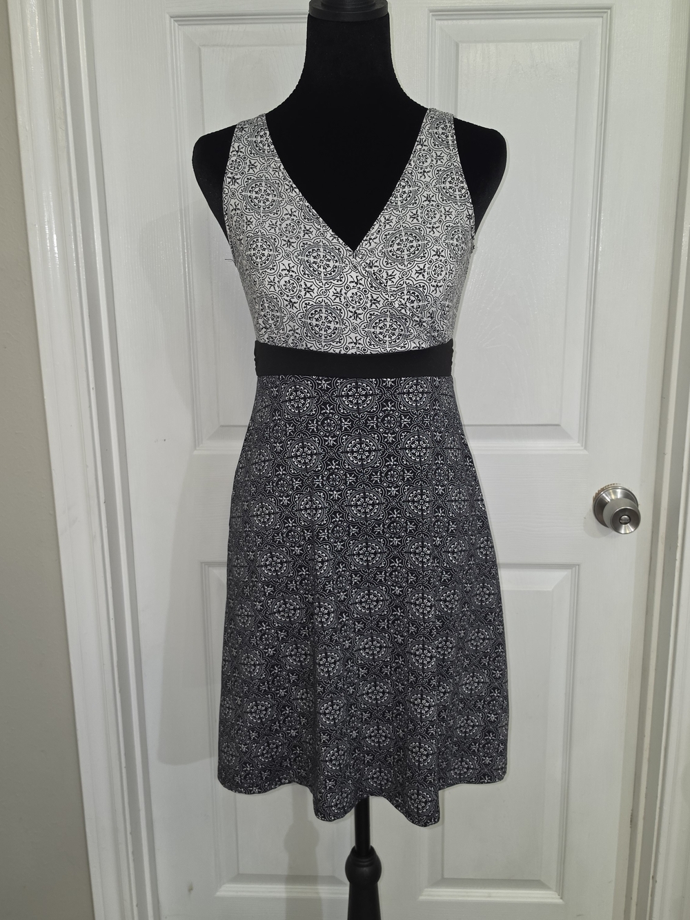 lola Black & White Sleeveless V-Neck Midi Dress with Contrast Waistband